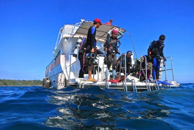 Boat diving with Fun Divers TW